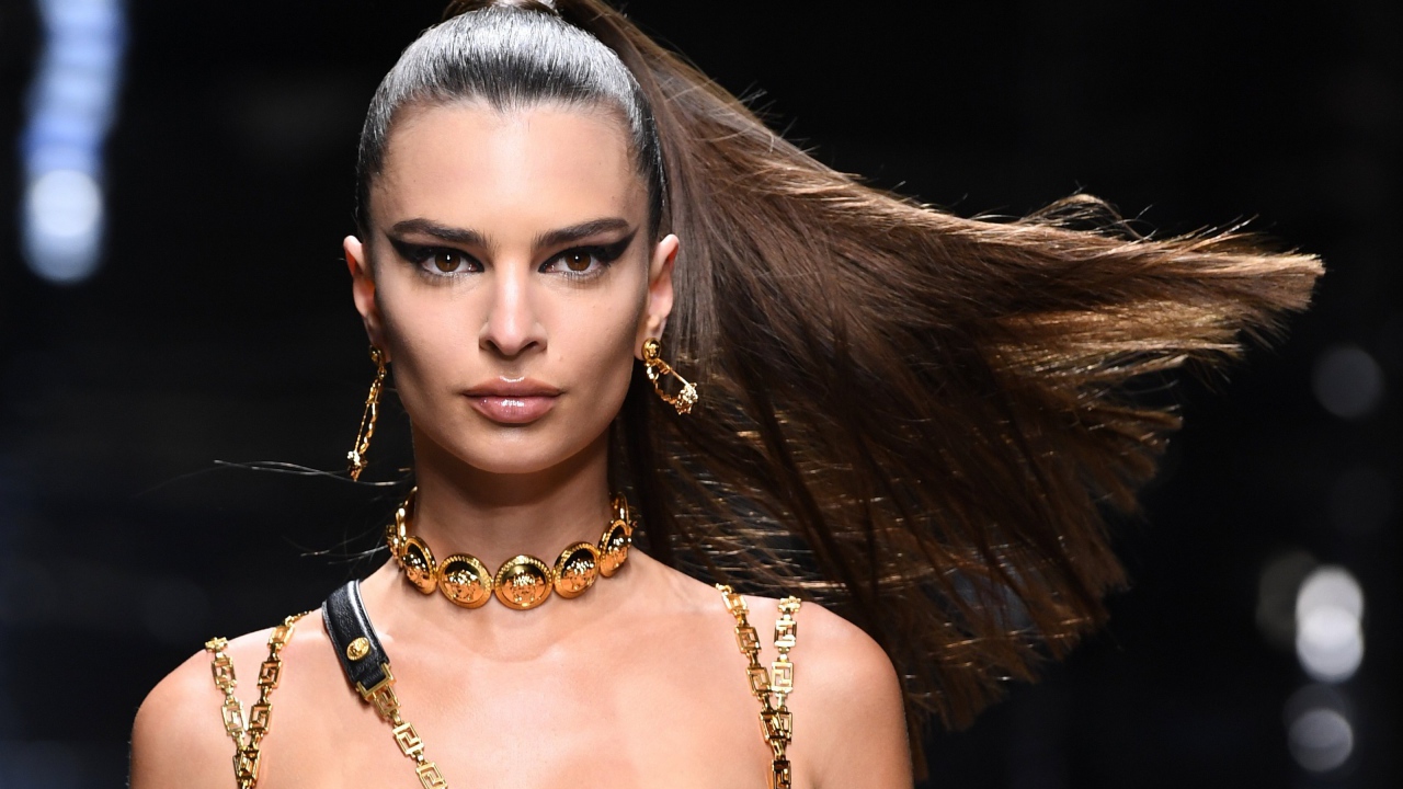 Красивая модель Эмили Ратаковски на показе мод