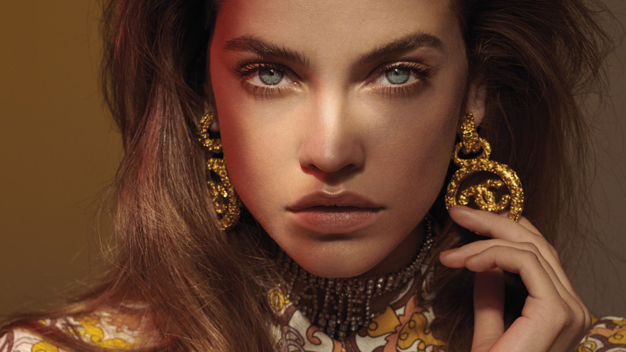 Популярная модель Барбара Палвин лицо крупным планом