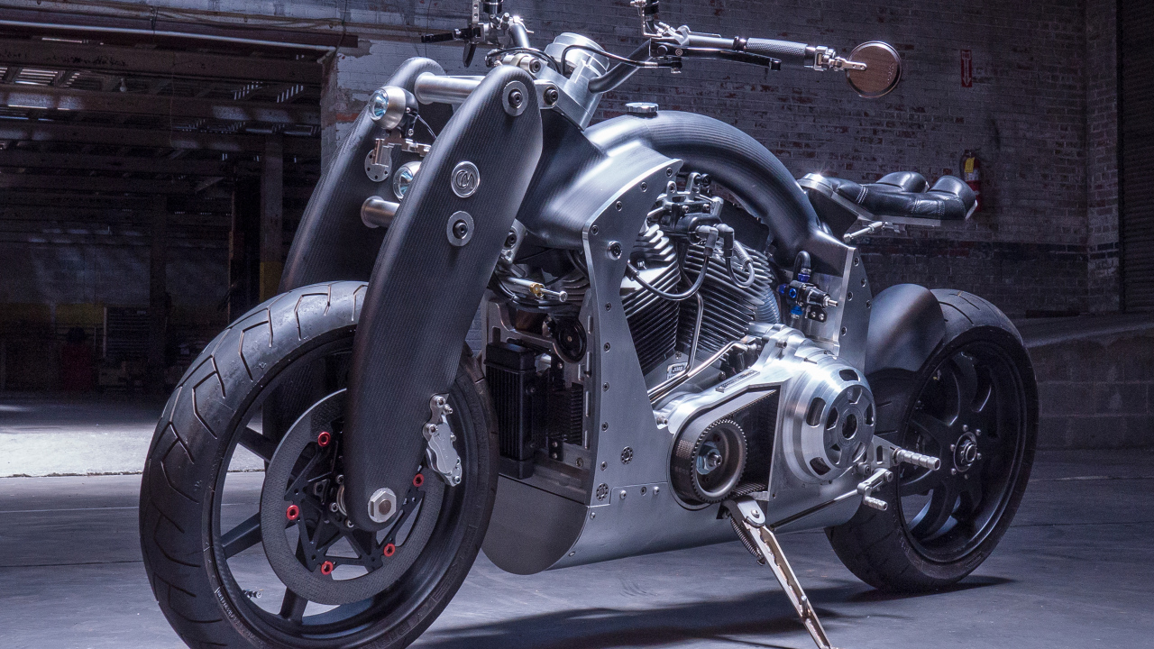 Большой серый мотоцикл Confederate B120 Wraith