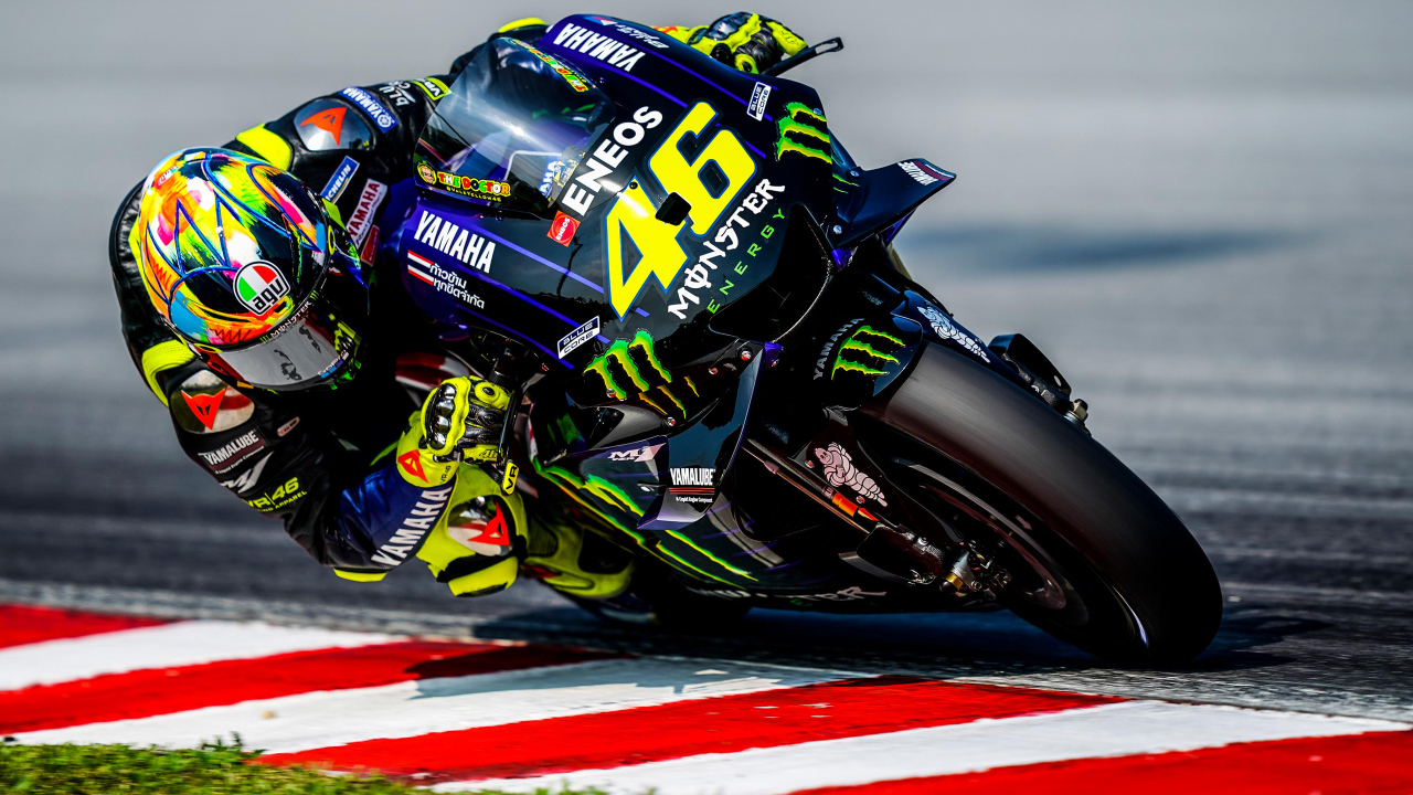Итальянский мотогонщик Валентино Росси на мотоцикле Yamaha Racing MotoGP 2019