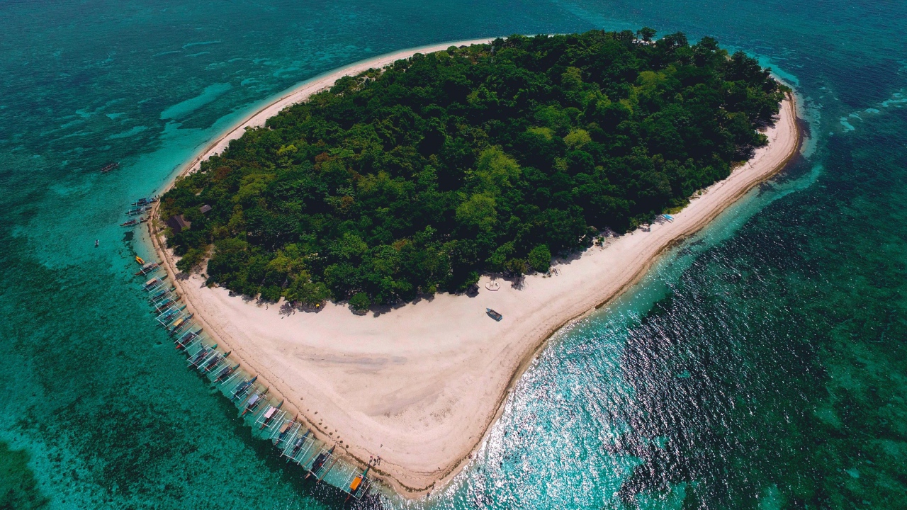 Тропический остров в голубом океане, Исландия 