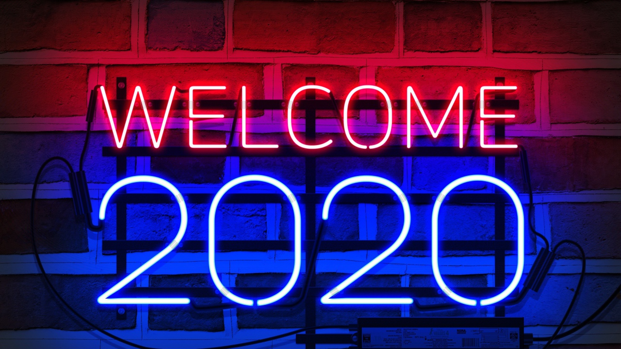 Неоновая надпись Welcome 2020 на стене