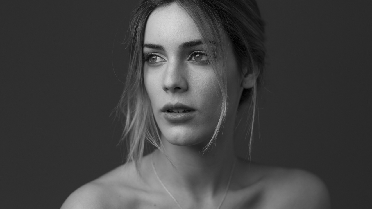 Актриса Алехандра Оньева черно -  белое фото 