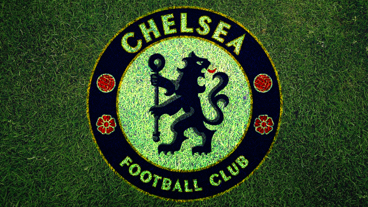 Логотип футбольного клуба Челси на зеленой траве