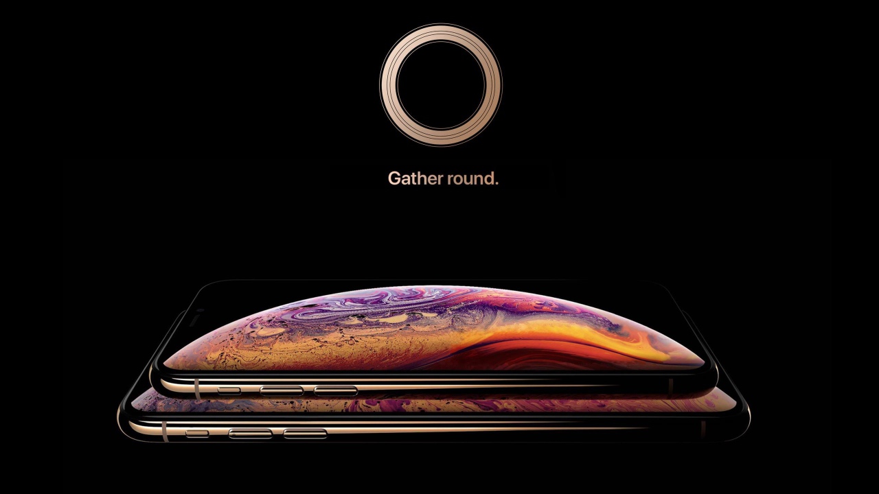Новый iPhone XS и iPhone XS Plus от Apple на черном фоне