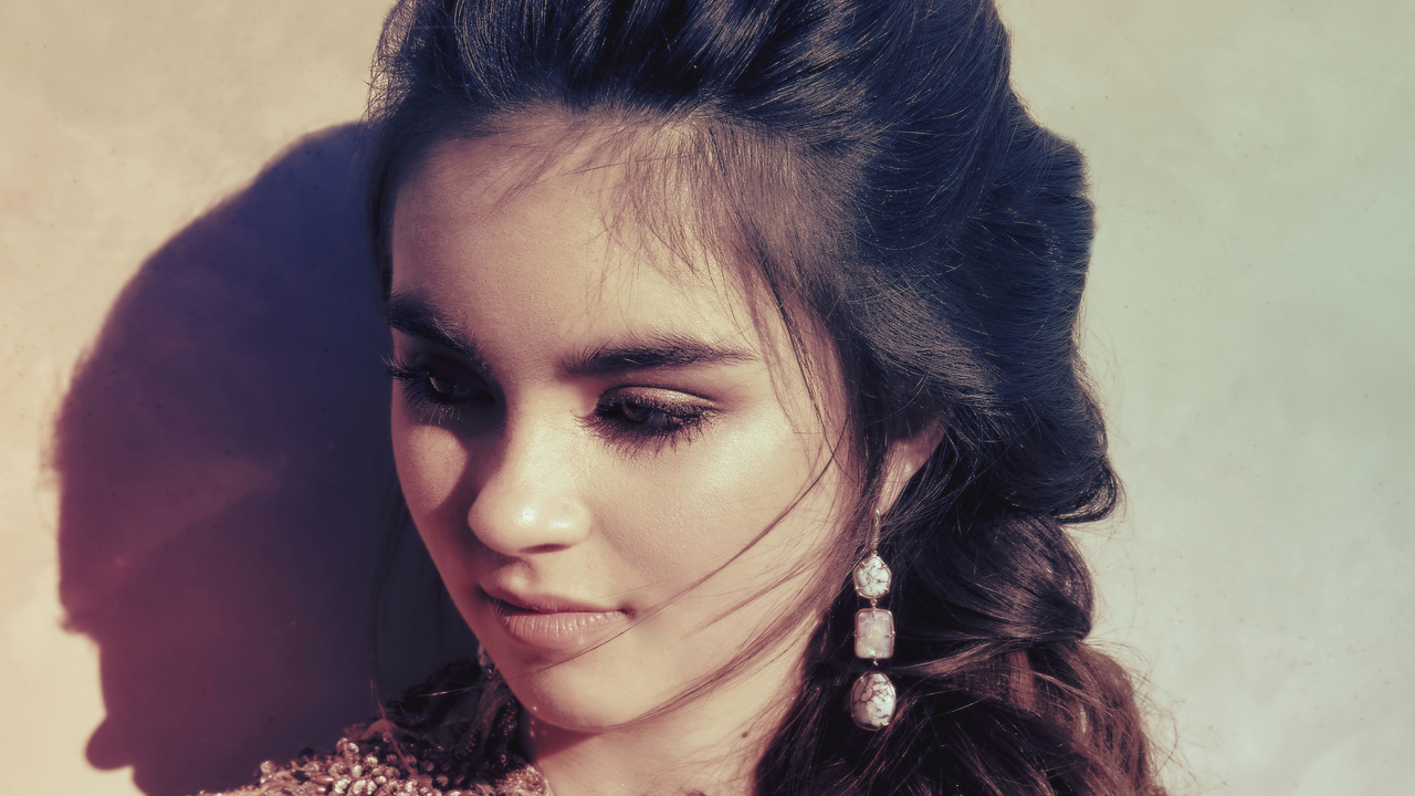 Молодая нежная актриса Ландри Бендер