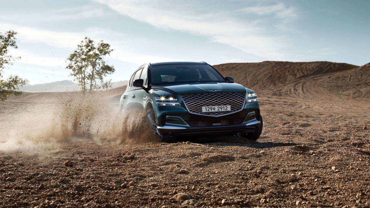 Внедорожник Genesis GV80, 2020 года на бездорожье 