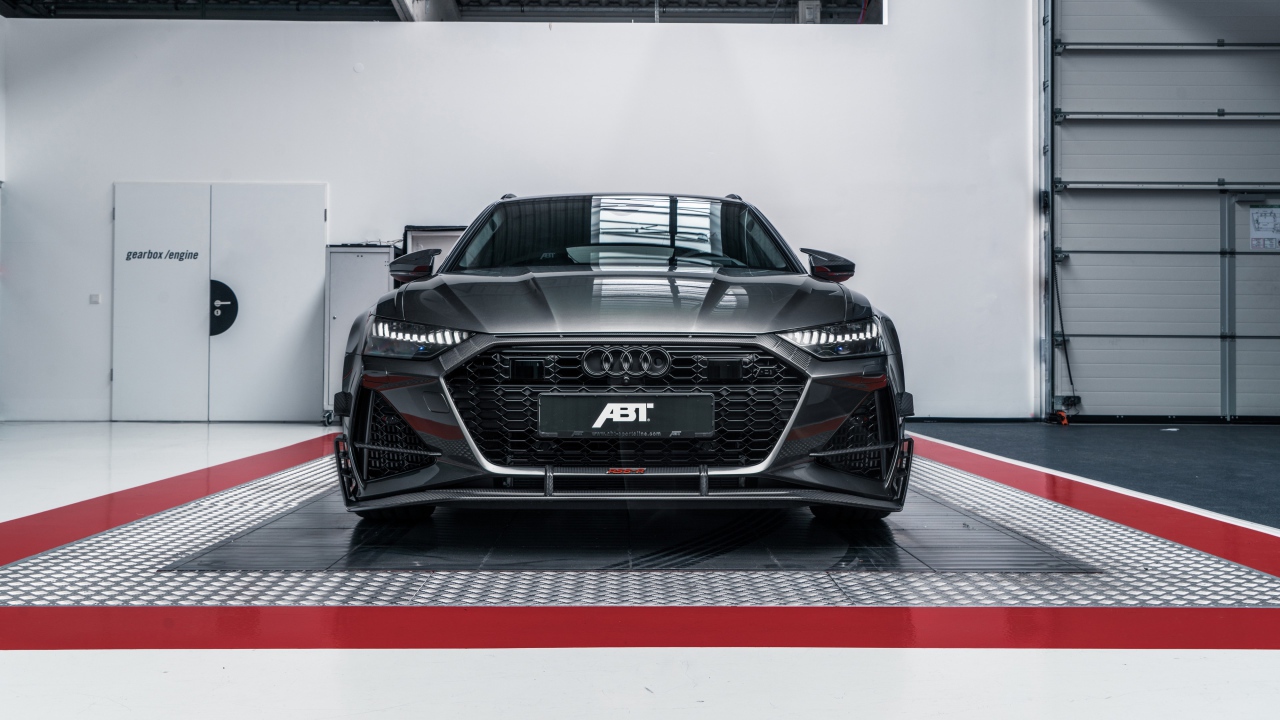Автомобиль ABT RS6-R 2020 года в гараже вид спереди
