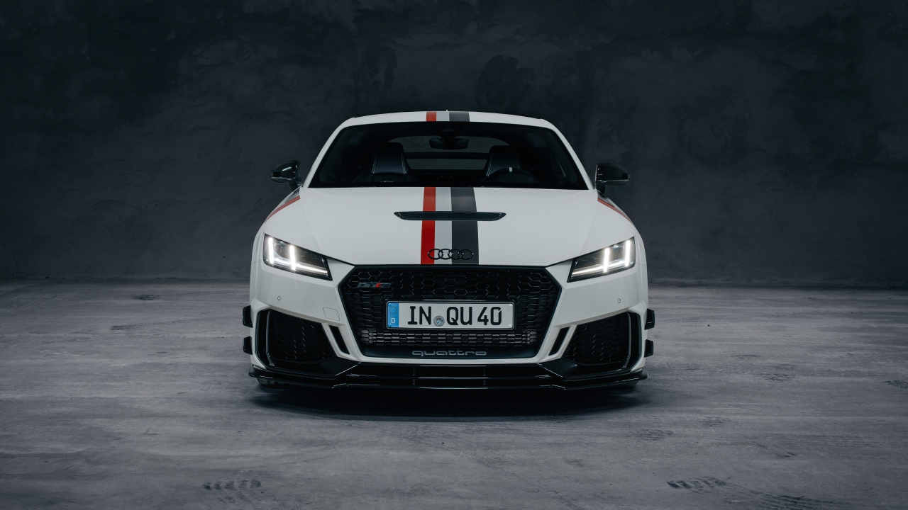 Автомобиль Audi TT RS Coupé 40 Jahre Quattro 2020 года вид спереди