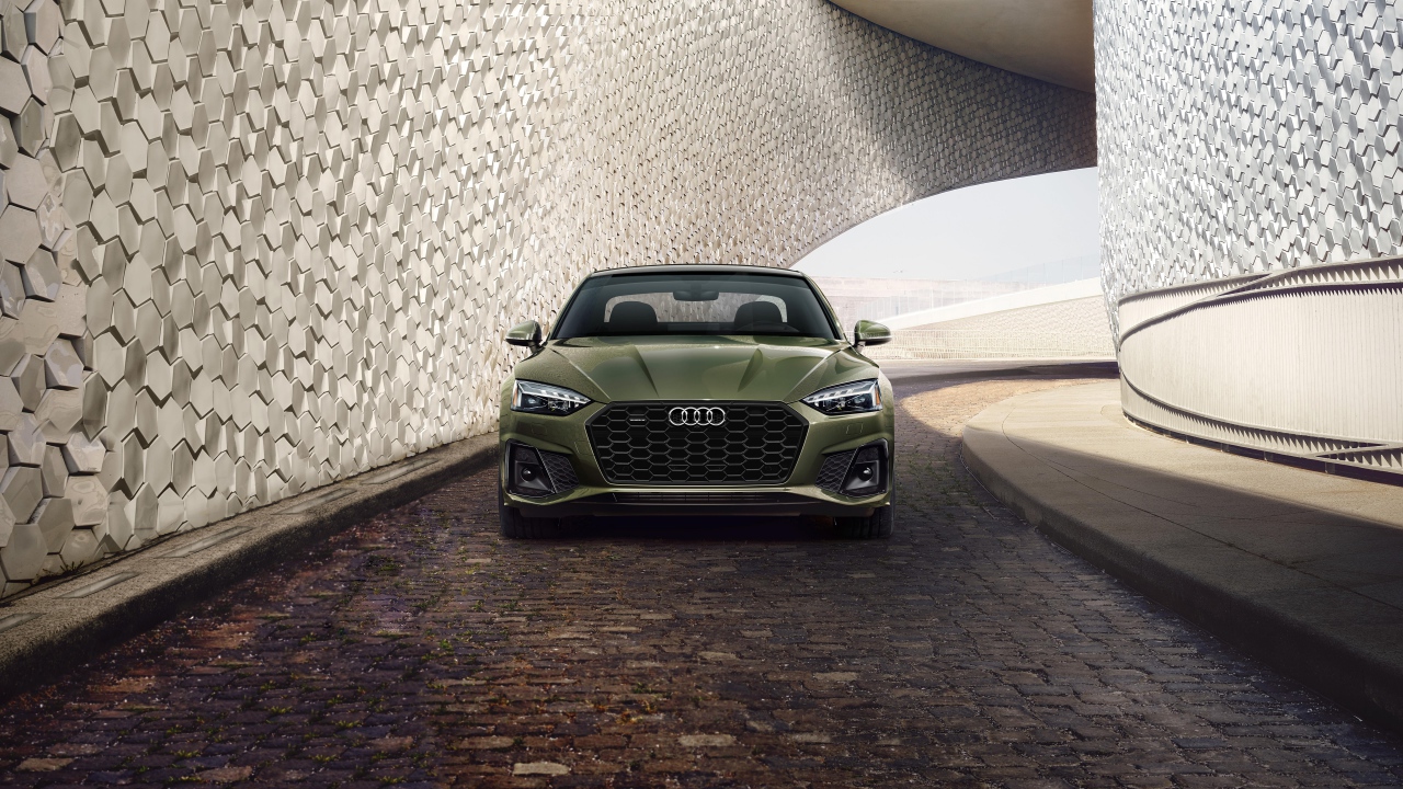 Автомобиль  Audi A5 Coupe 45 TFSI Quattro S Line, 2020 года в тоннеле 