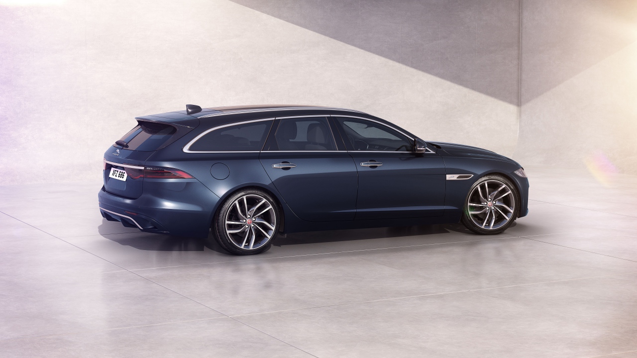 Автомобиль Jaguar XF Sportbrake 2020 года вид сбоку