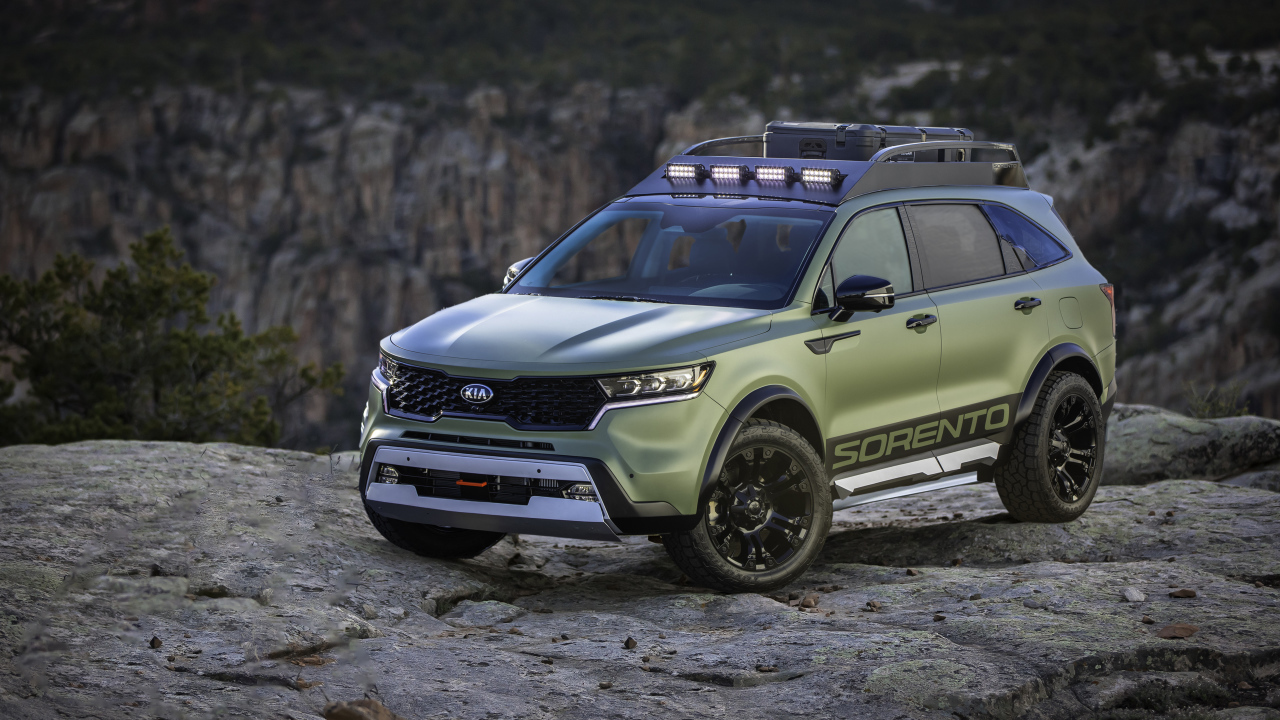 Внедорожник Kia Sorento, 2020 года в горах 