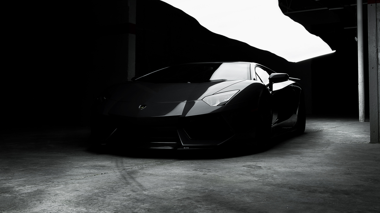 Черный автомобиль   Lamborghini Aventador