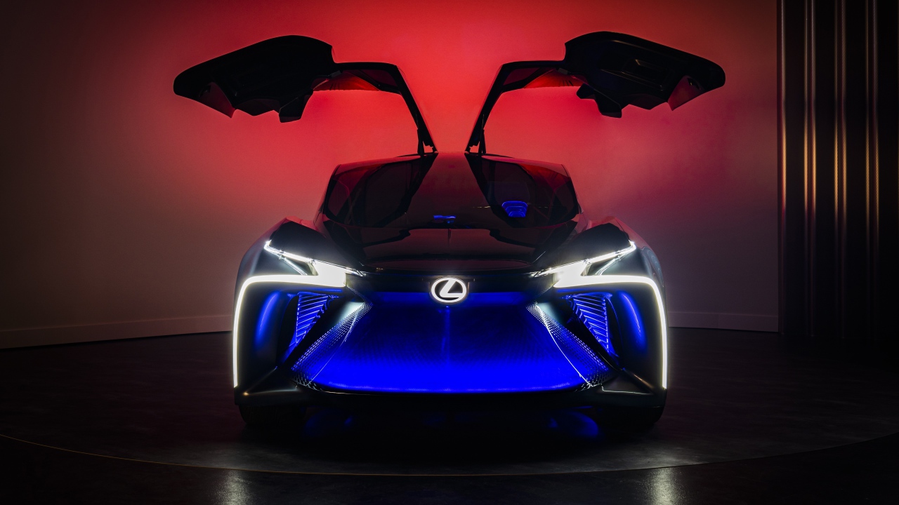 Автомобиль Lexus LF-30, 2020 года с открытыми дверями 