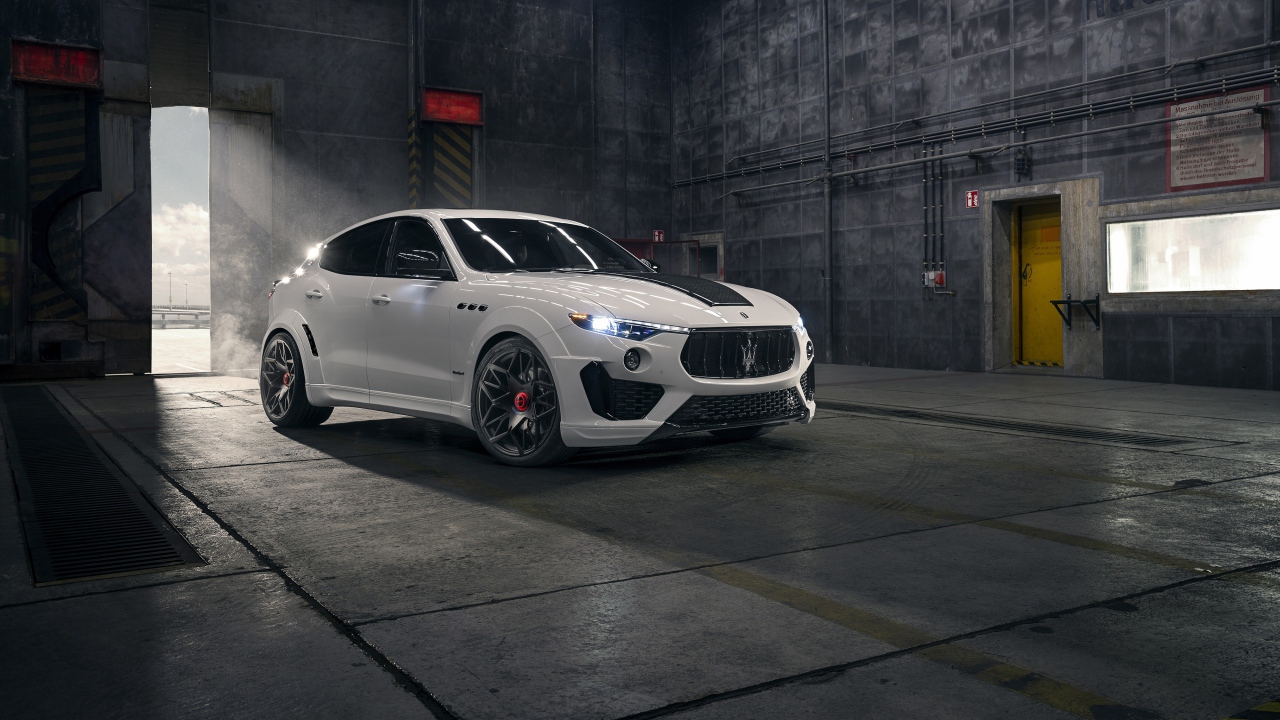 Автомобиль  Maserati Levante S Q4 GranSport Esteso V2 2020 года в ангаре