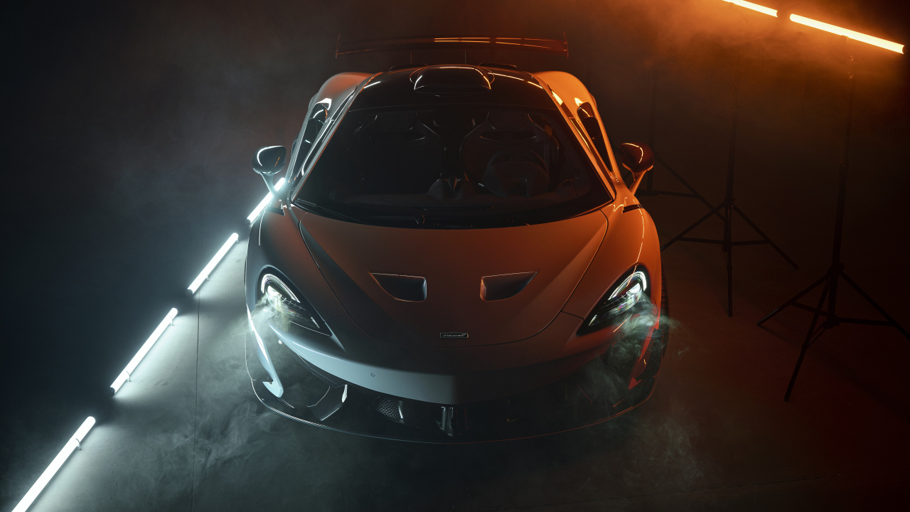Автомобиль McLaren 620R,  2021 года вид сверху