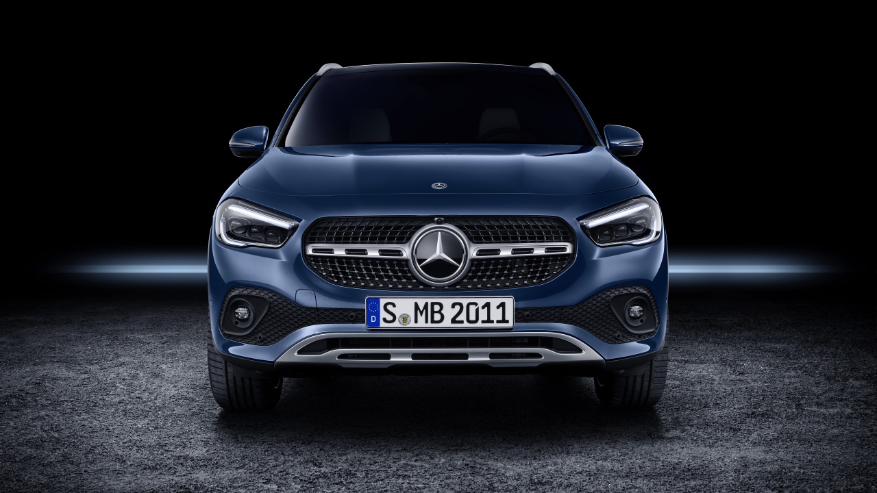 Автомобиль Mercedes-Benz GLA 250 4MATIC Progressive Line Edition 1 2020 года вид спереди
