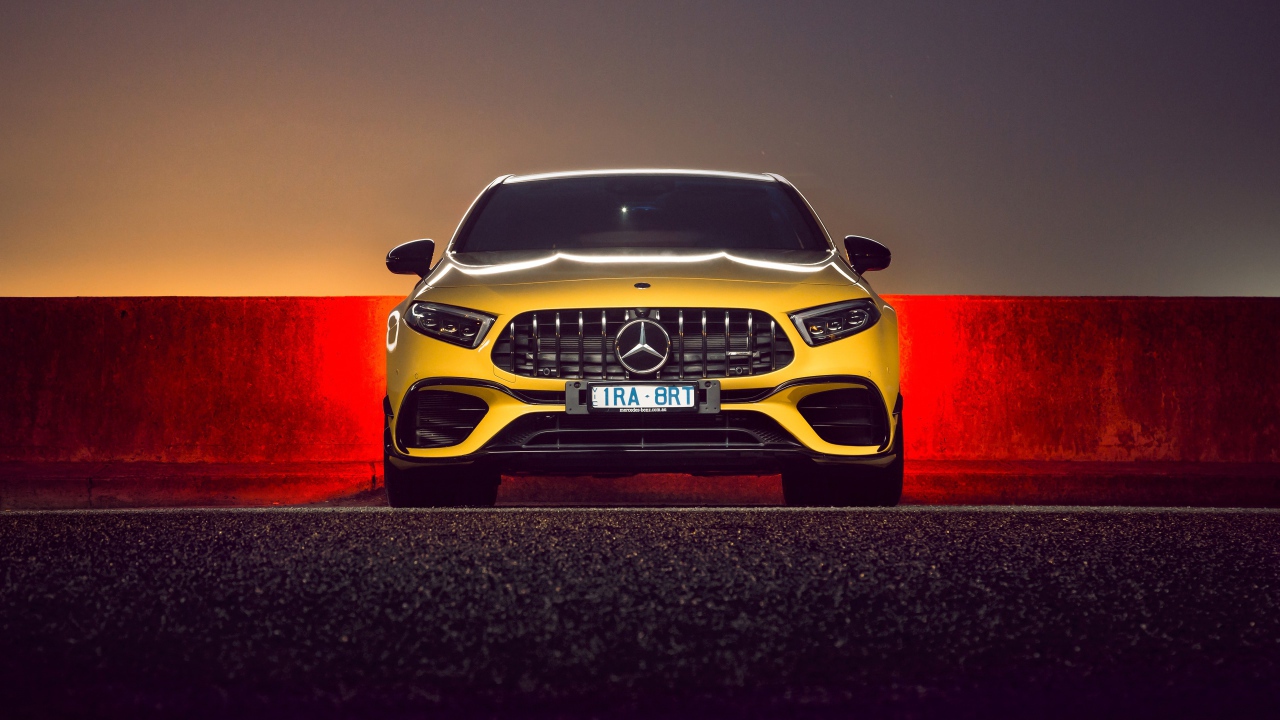 Желтый автомобиль Mercedes-AMG A 45 S,  2020 года вид спереди
