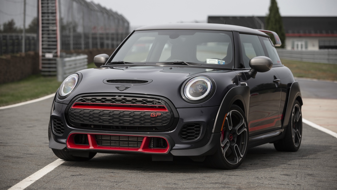 Черный автомобиль  MINI John Cooper Works GP, 2021 года 