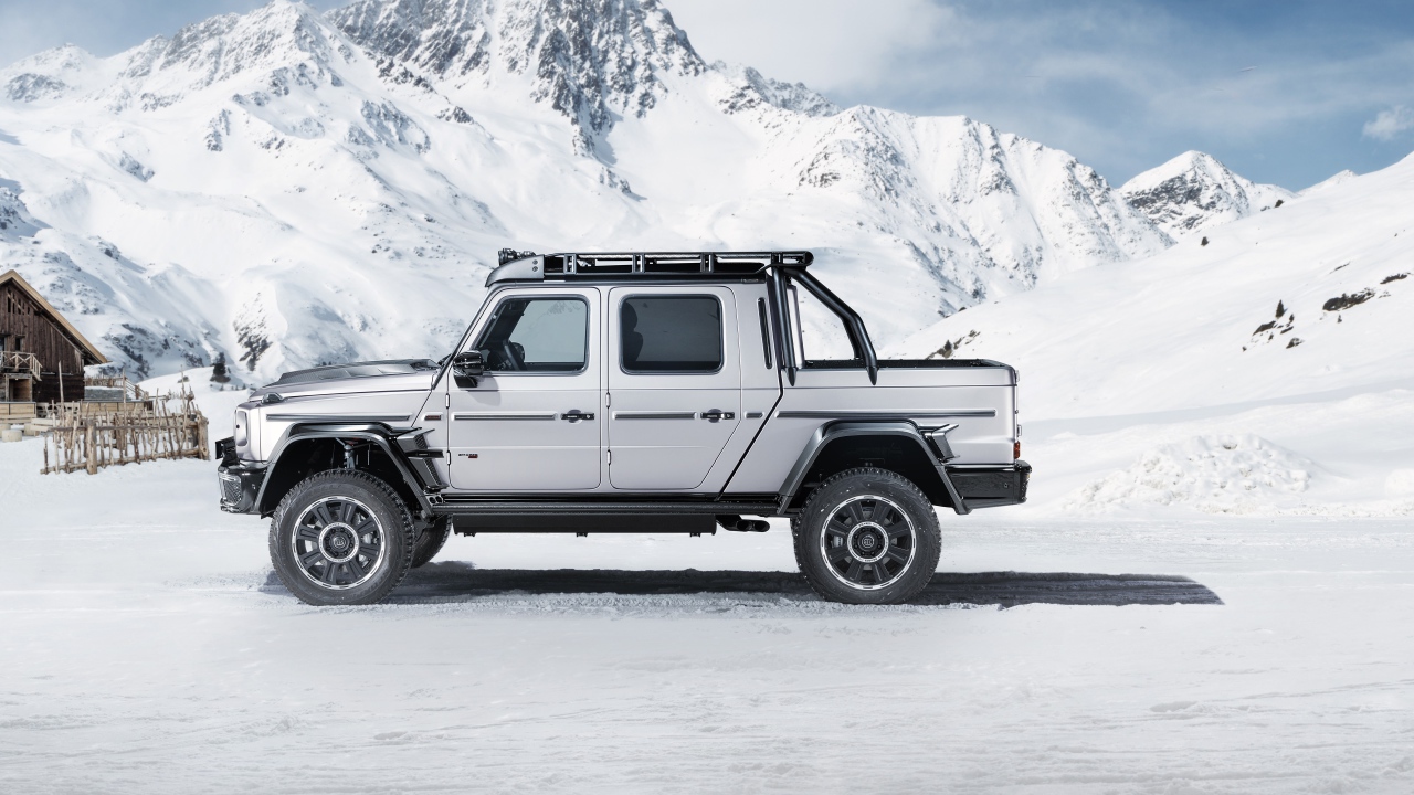 Автомобиль Brabus 800 Adventure XLP 2020 года на фоне заснеженной горы