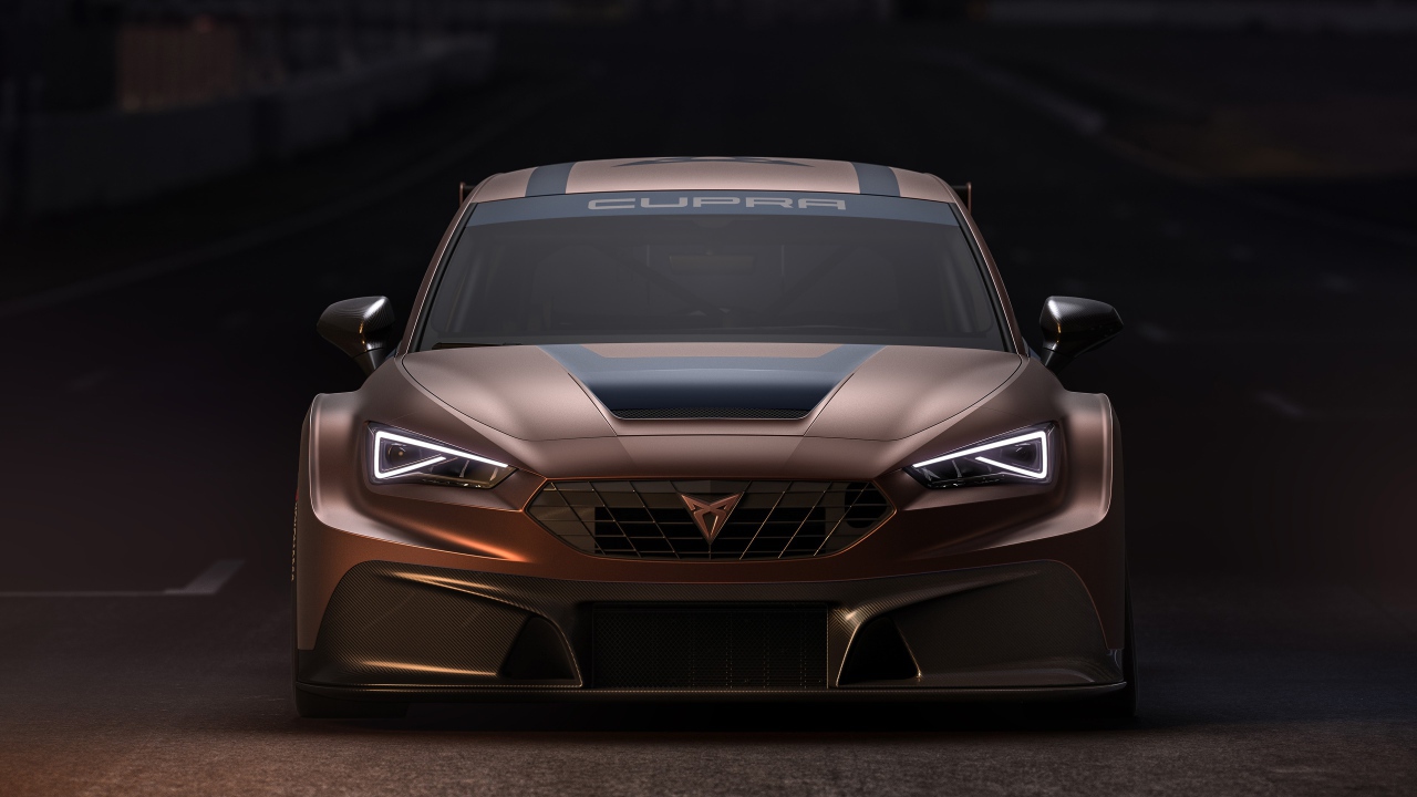 Коричневый автомобиль Cupra Leon Competition 2020 года вид спереди