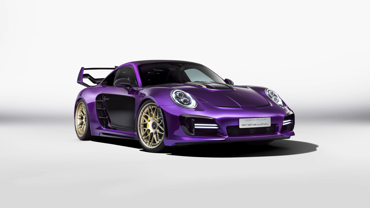 Фиолетовый автомобиль Porsche Gemballa Avalanche на сером фоне