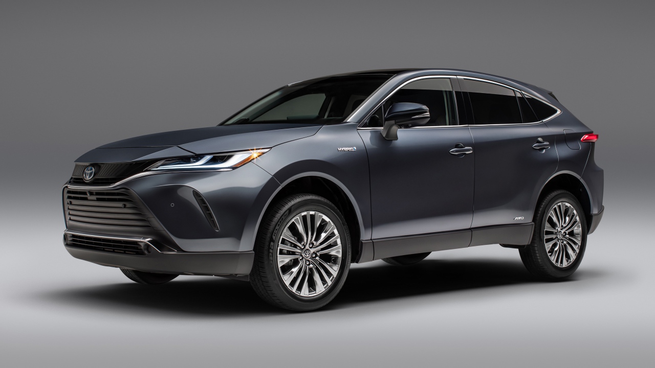 Внедорожник  Toyota Venza Hybrid Limited, 2021 года на сером фоне