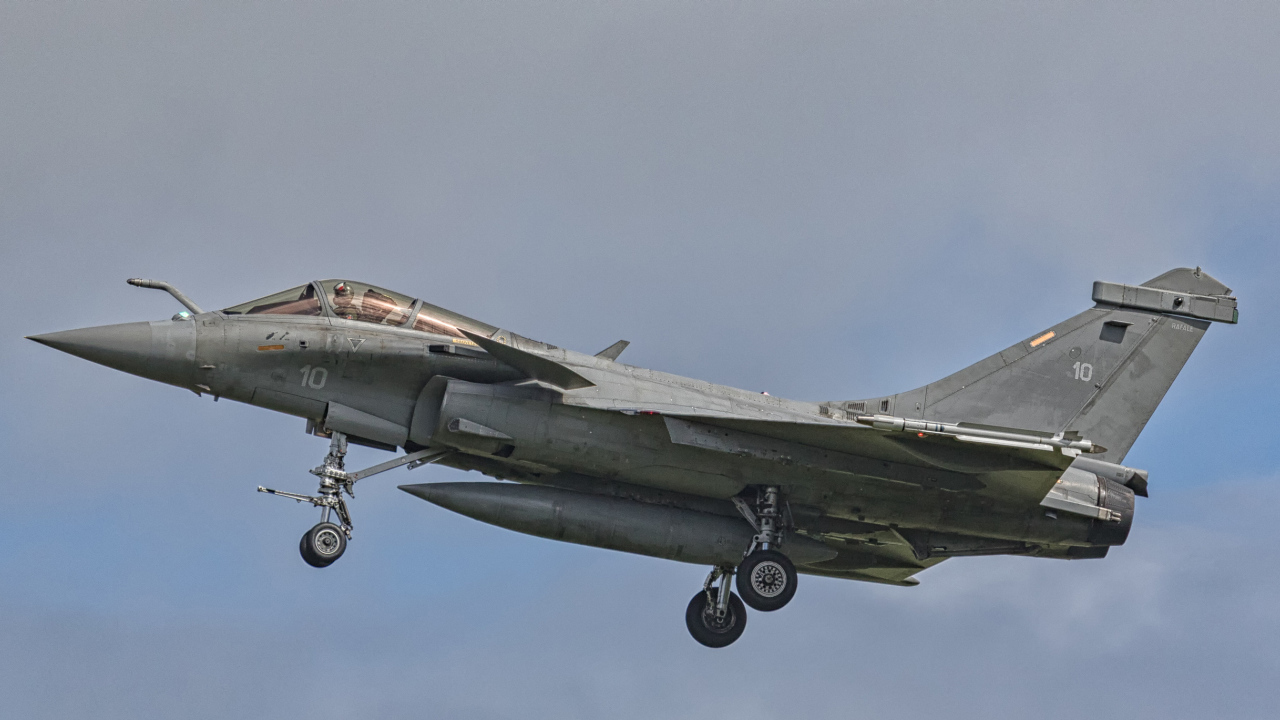Истребитель French Navy Dassault Rafale M 10 в небе