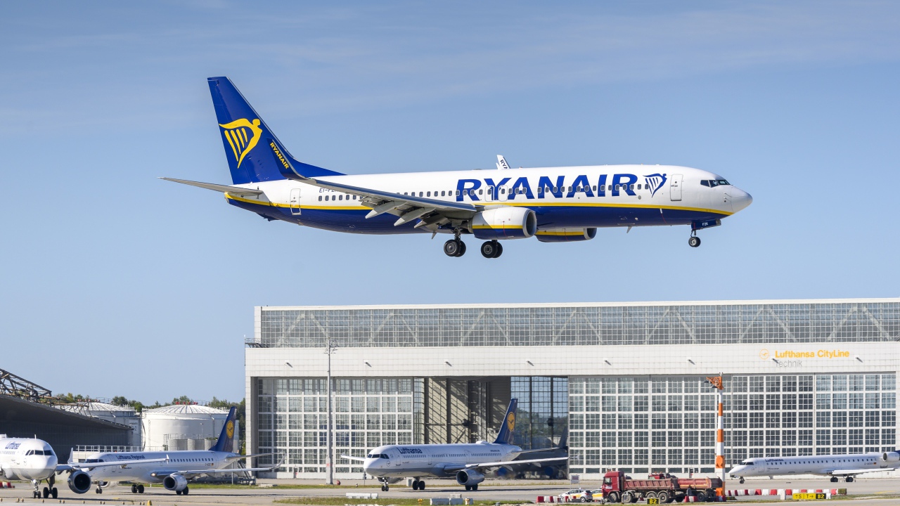 Пассажирский самолет боинг-737-800 авиакомпании  ryanair