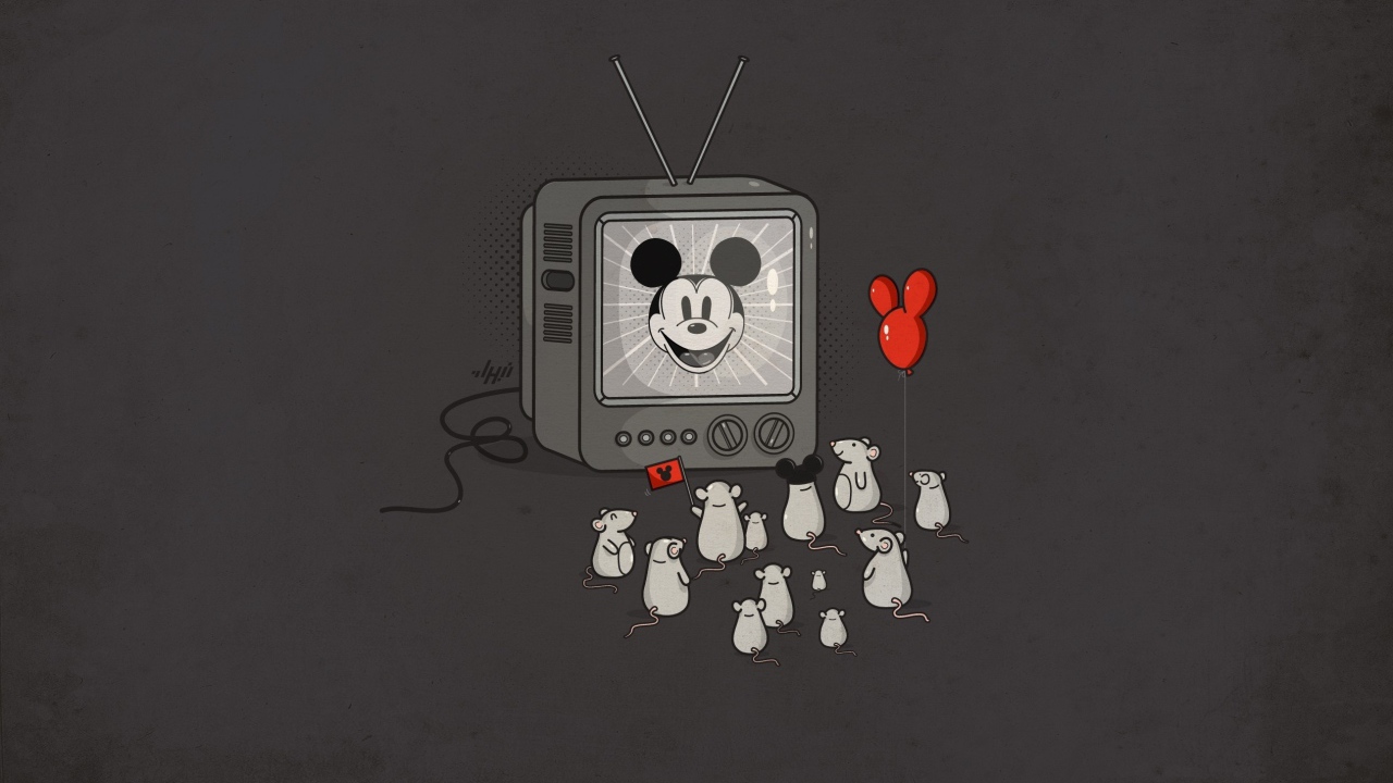 Мыши смотрят по телевизору мультфильм про Микки Мауса