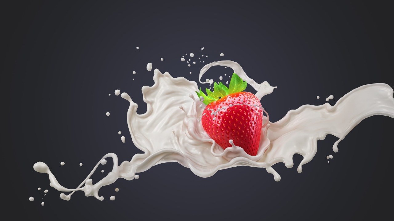 Красная клубника в молоке на сером фоне