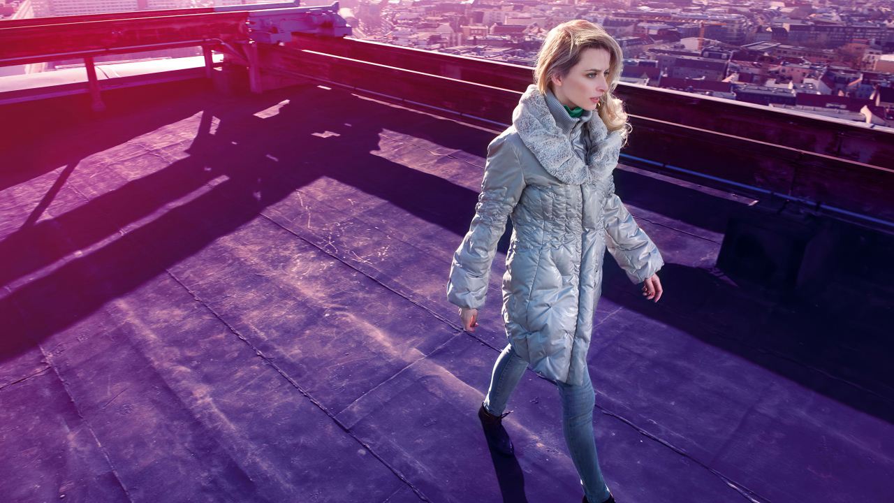 Модель Ева Пэдберг на крыше