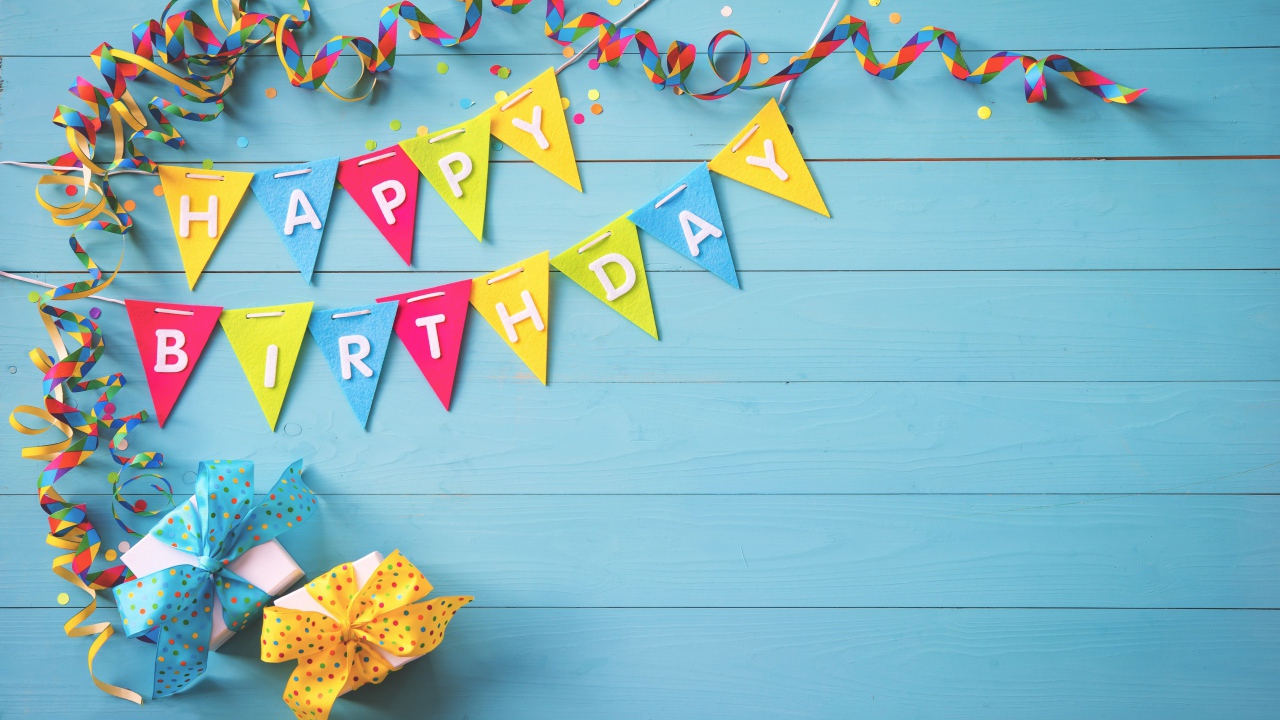 Флажки из бумаги и подарки на День Рождения