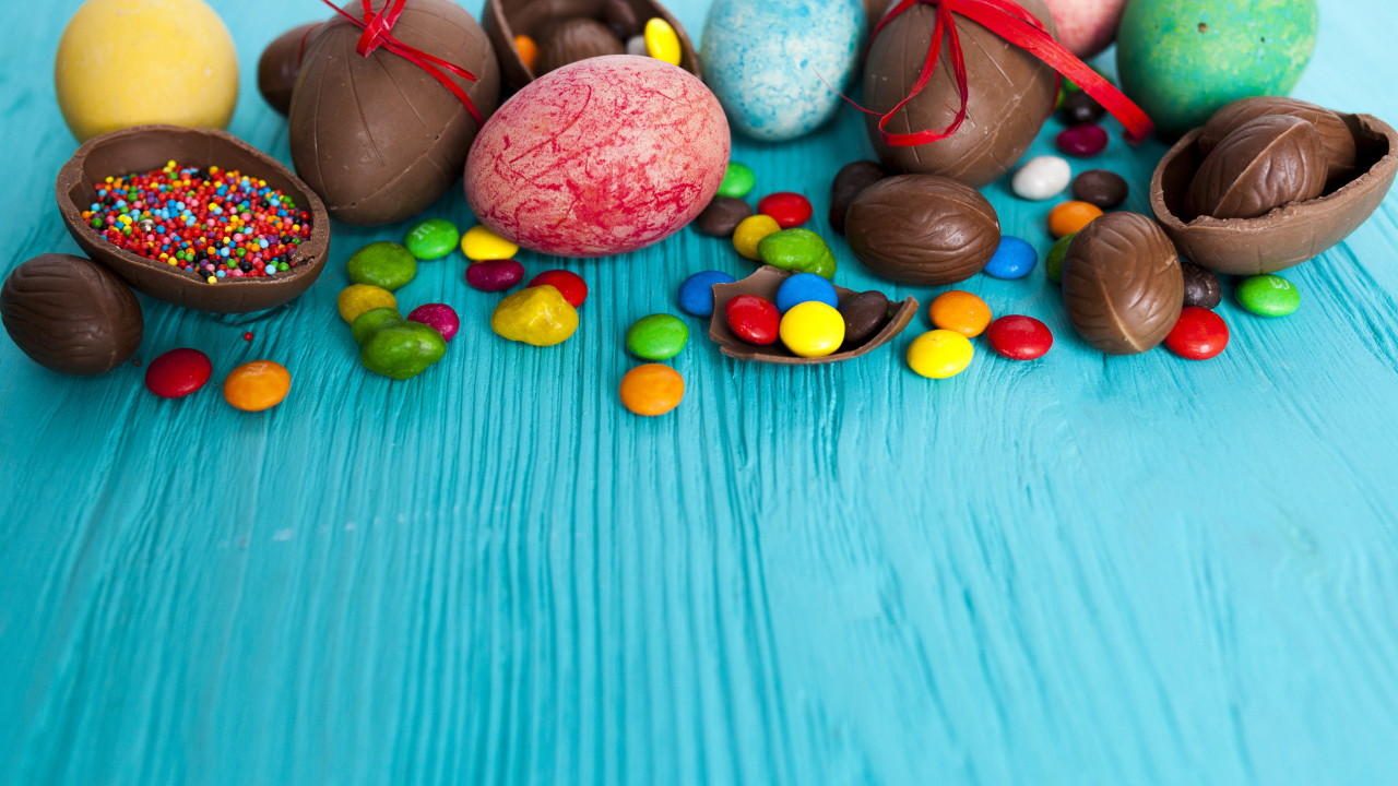 Шоколадные яйца и сладости на праздник Пасха