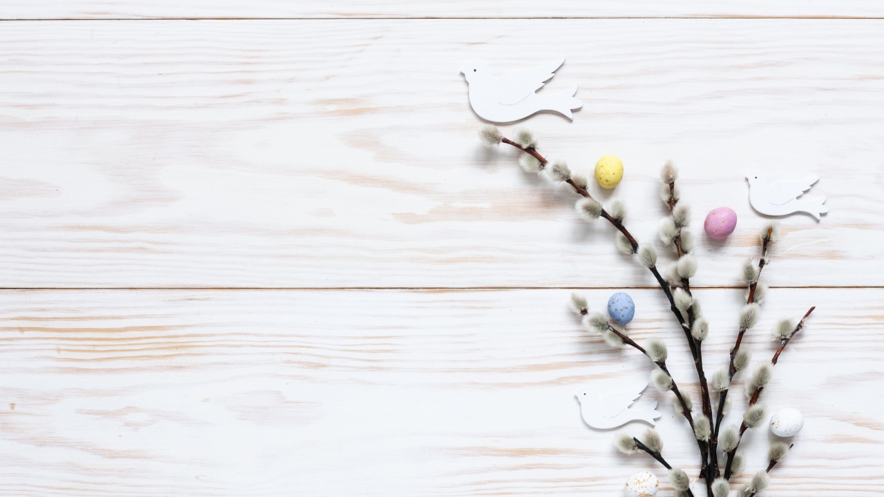 Ветка вербы на столе шаблон для открытки на Пасху 