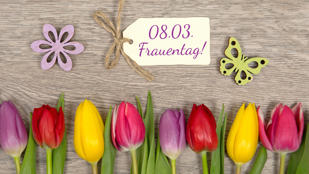 Букет разноцветных тюльпанов на 8 Марта