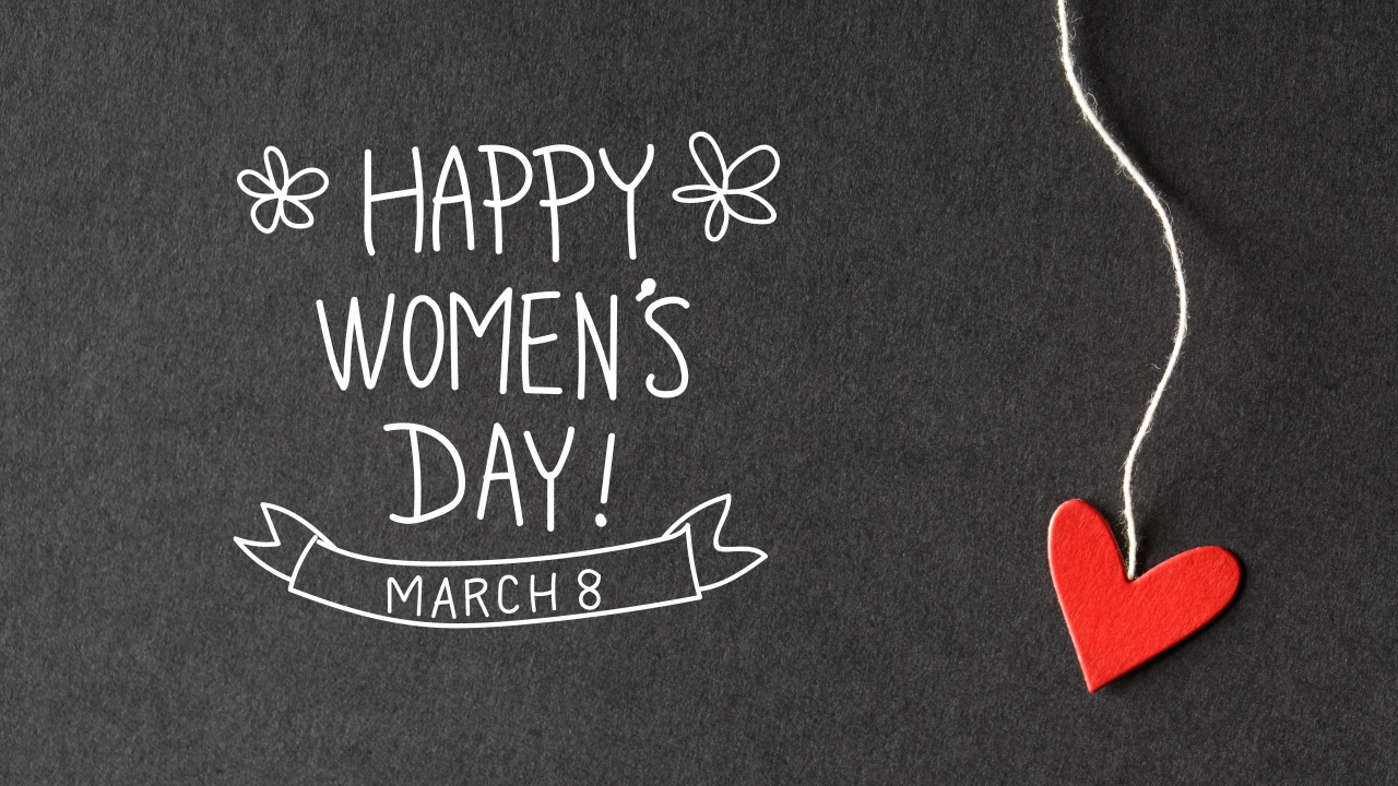 Надпись на сером фоне на Международный женский день 8 марта