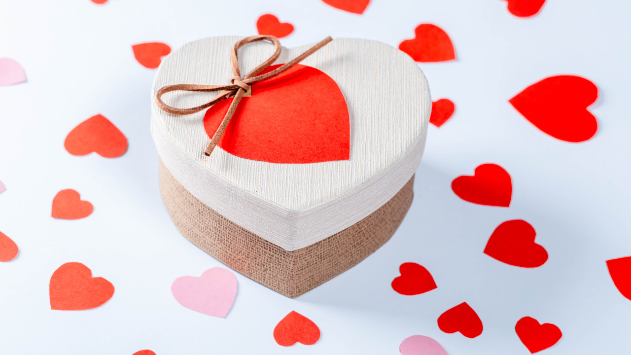 Большая коробка с подарком для любимой 