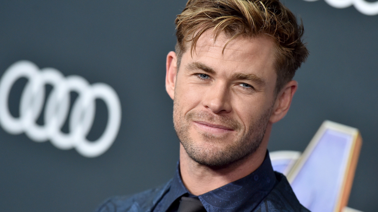 Милая улыбка актера Криса Хемсворта