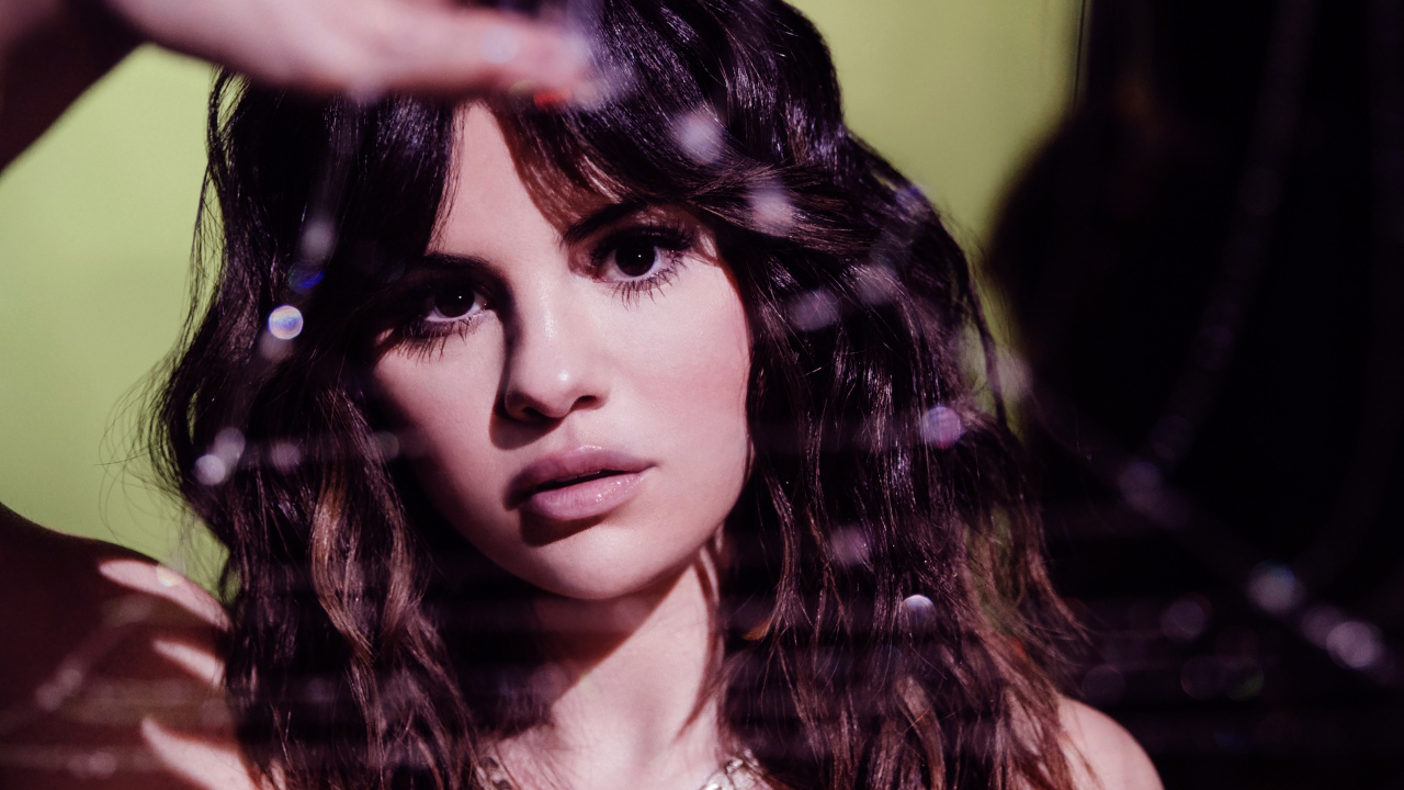 Актриса, певица Селена Гомес лицо крупным планом