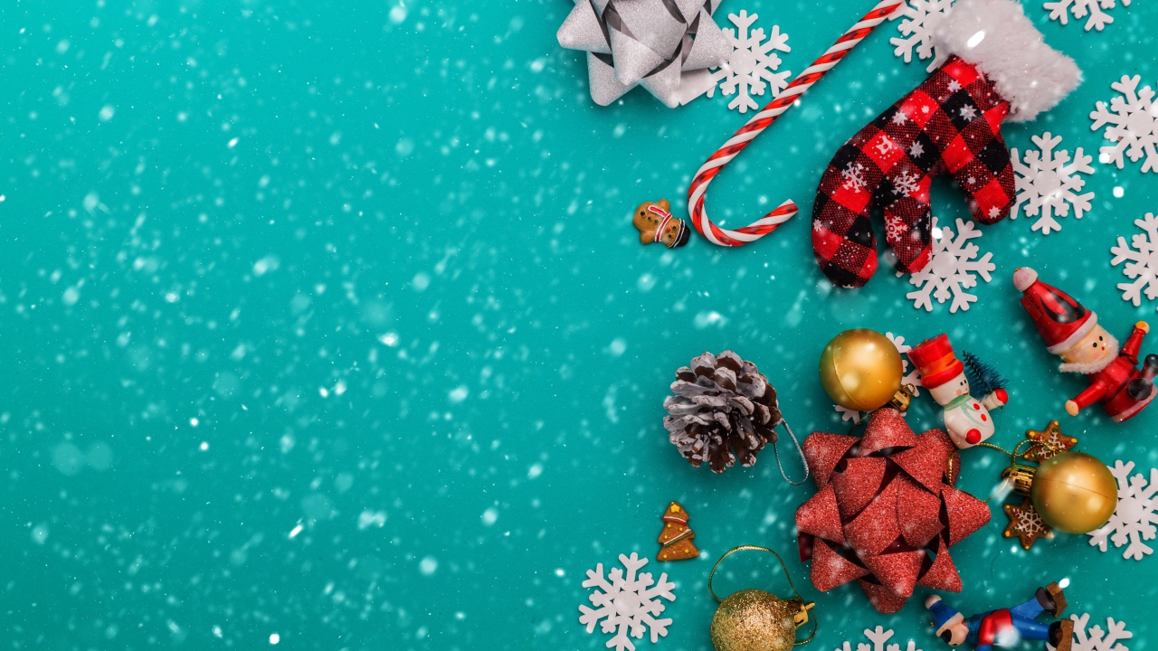 Новогодний декор на голубом фоне, шаблон для открытки 