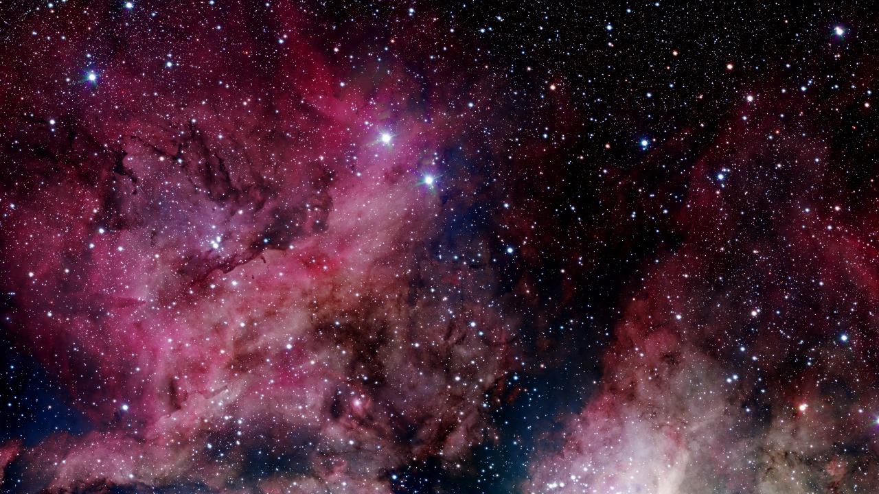 Красивый розовый млечный путь в ночном звездном небе