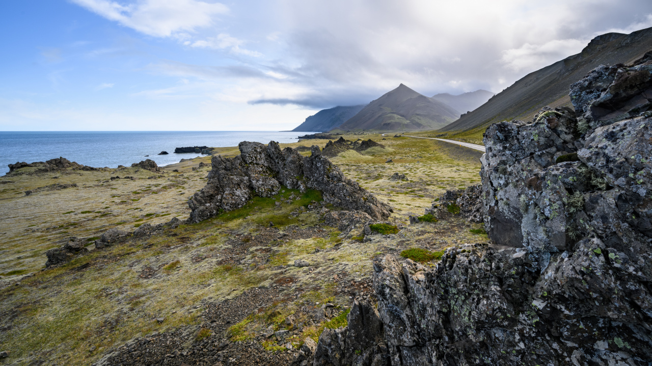 Камни на берегу океана, Исландия 