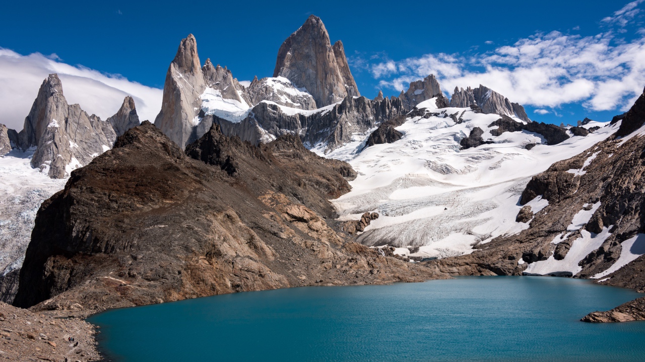 Красивый вид на горы и озеро в Национальном парке Фицрой, Чили