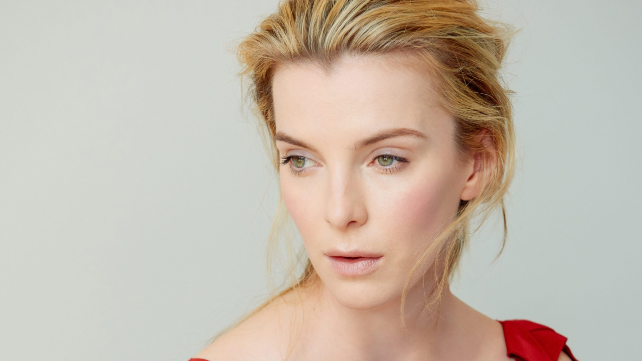 Актриса блондинка Бетти Гилпин крупным планом