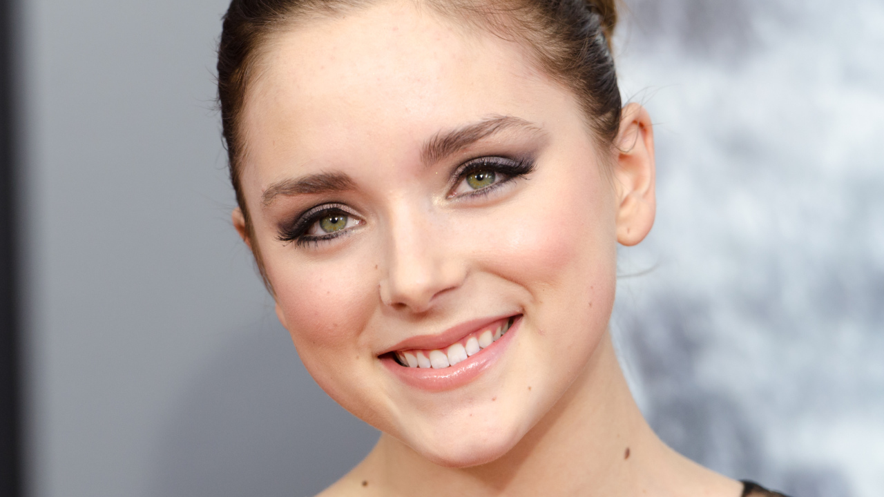 Милая улыбка молодой актрисы Мэдисон Девенпорт