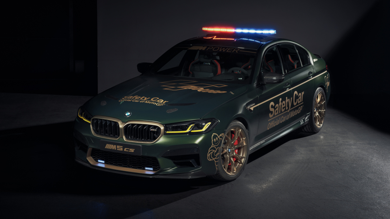Служебный автомобиль BMW M5 CS MotoGP Safety Car 2021 года
