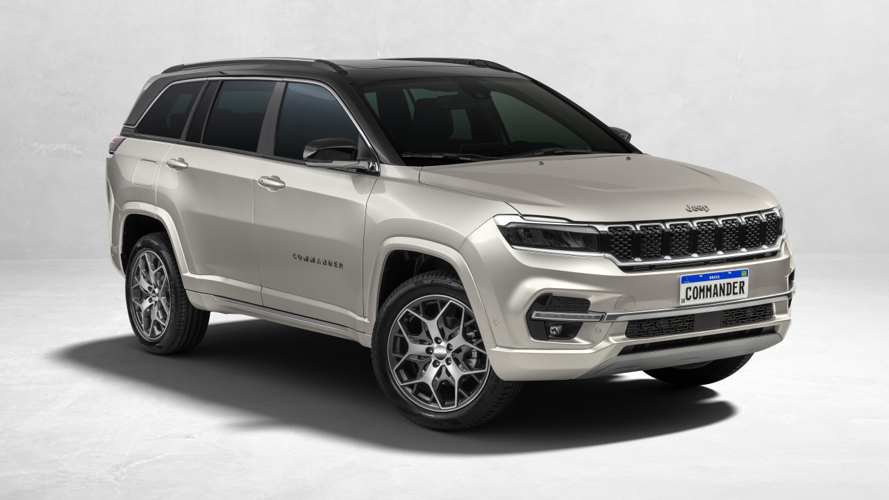 Серебристый Jeep Commander Overland TD380 4x4, 2021 года