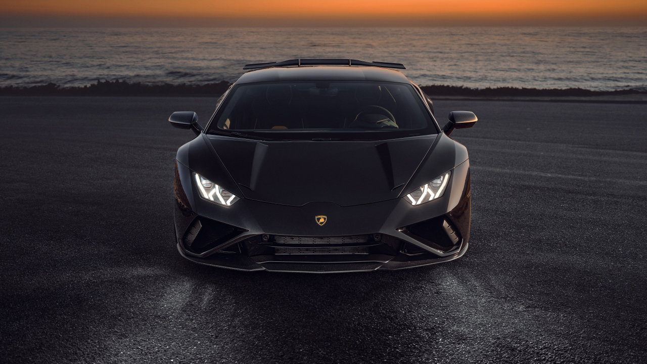 Черный Lamborghini Huracán EVO RWD 2021 года вид спереди