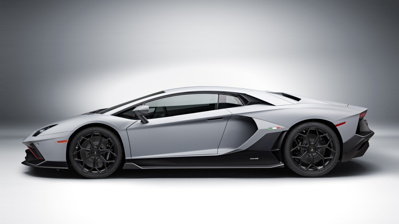 2021 Lamborghini Aventador LP 780-4 Ultimate Silver Side View